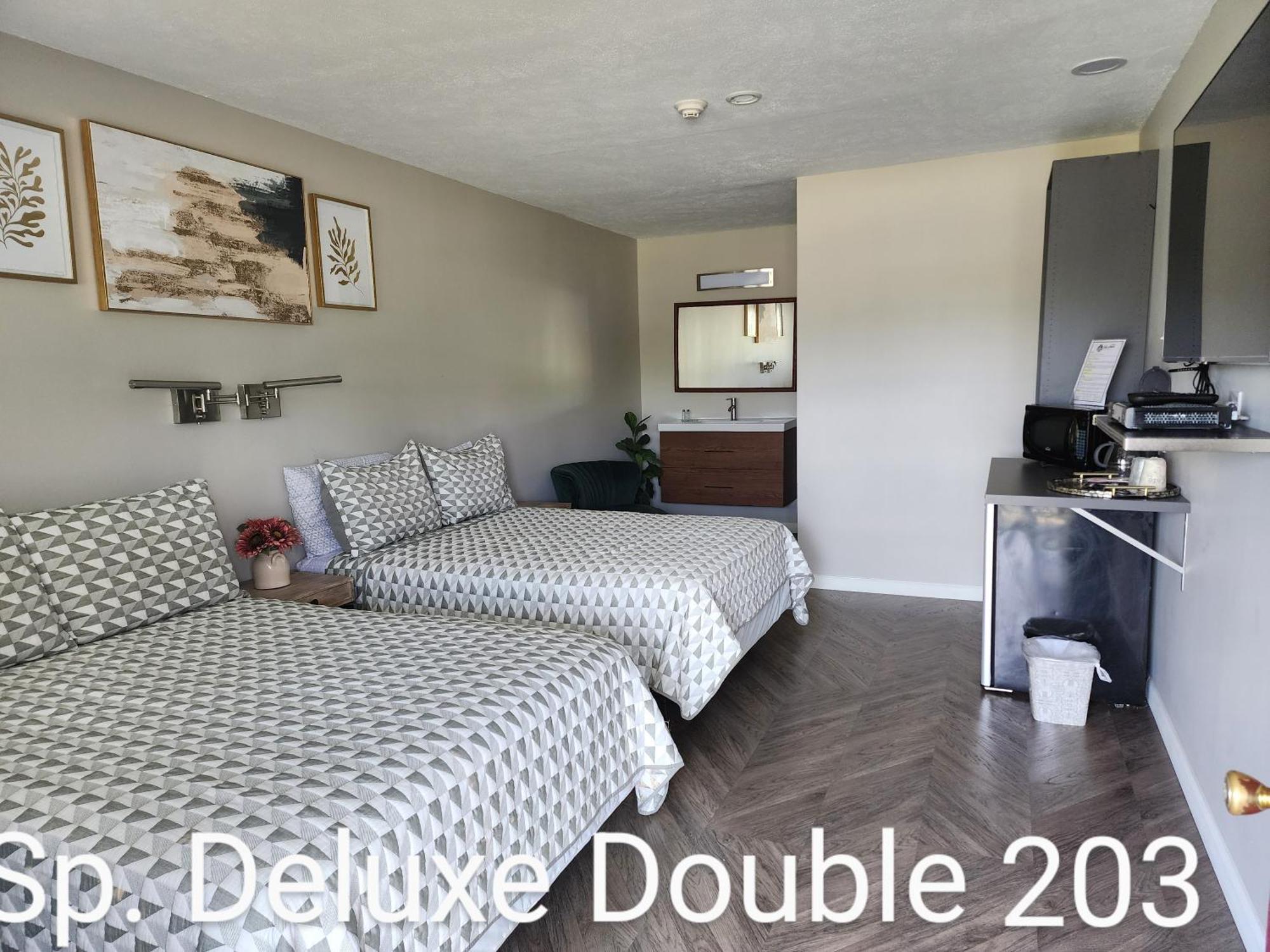 Hotel Lake Anna Glenora エクステリア 写真